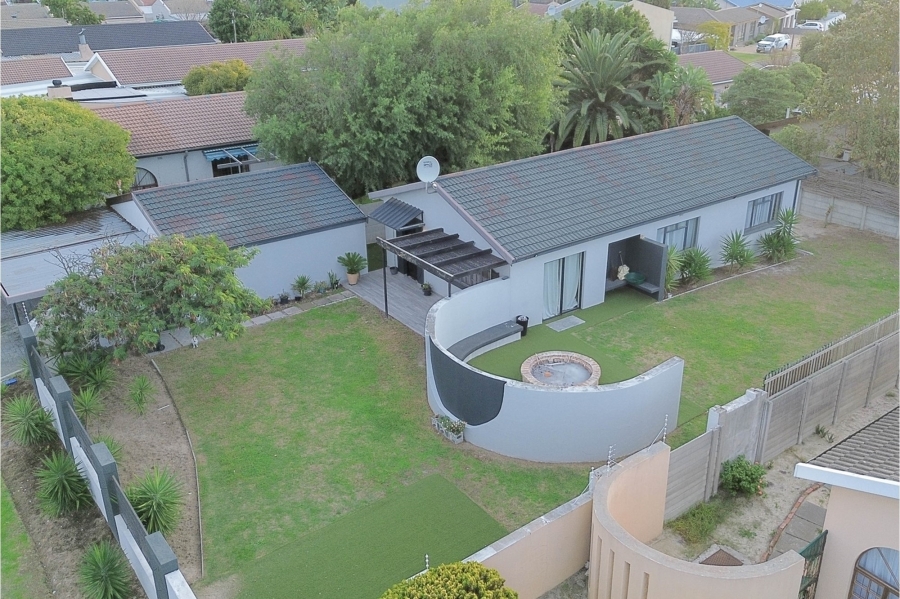 3 Bedroom Property for Sale in Bothasig Western Cape